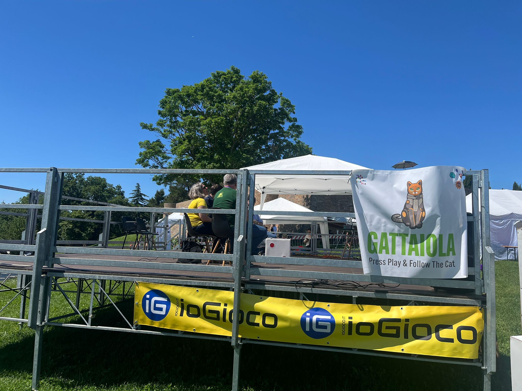 Il palco del festival ed il banner di Gattaiola! :)