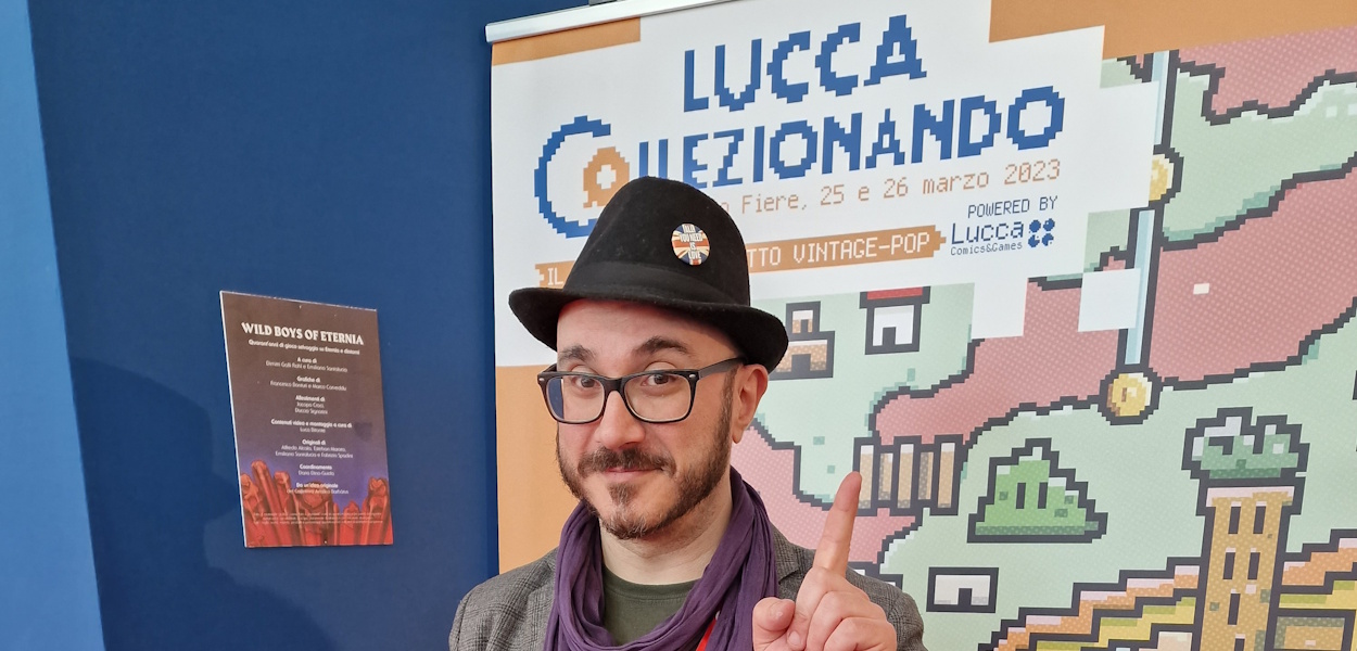 Sergio Algozzino e il poster di Collezionando 2023 che ispira il videogame
